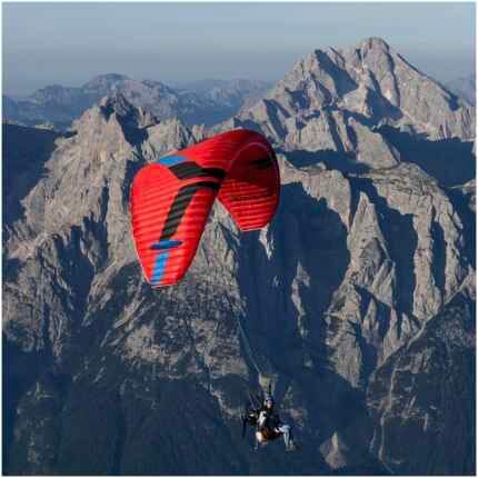 Ozone Roadster 4 paramotor boven rotsgebergte