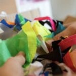 paraglider reparatie tijdens inspectie