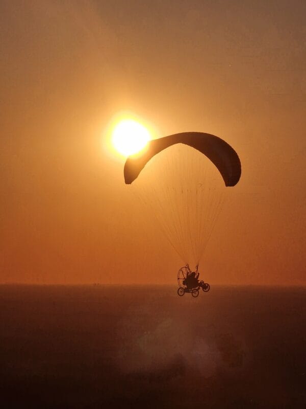 Paramotorschool avondvlucht na een paramotor opleiding
