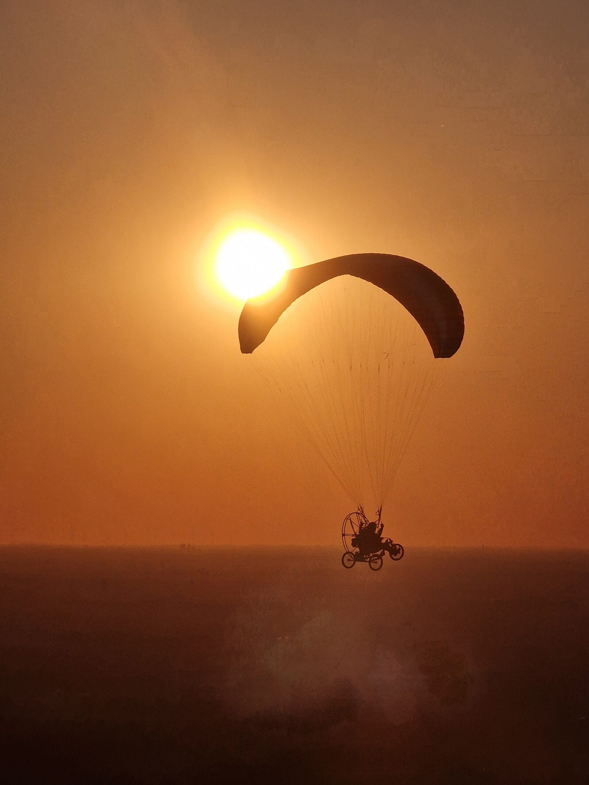 Paramotorschool avondvlucht na een paramotor opleiding