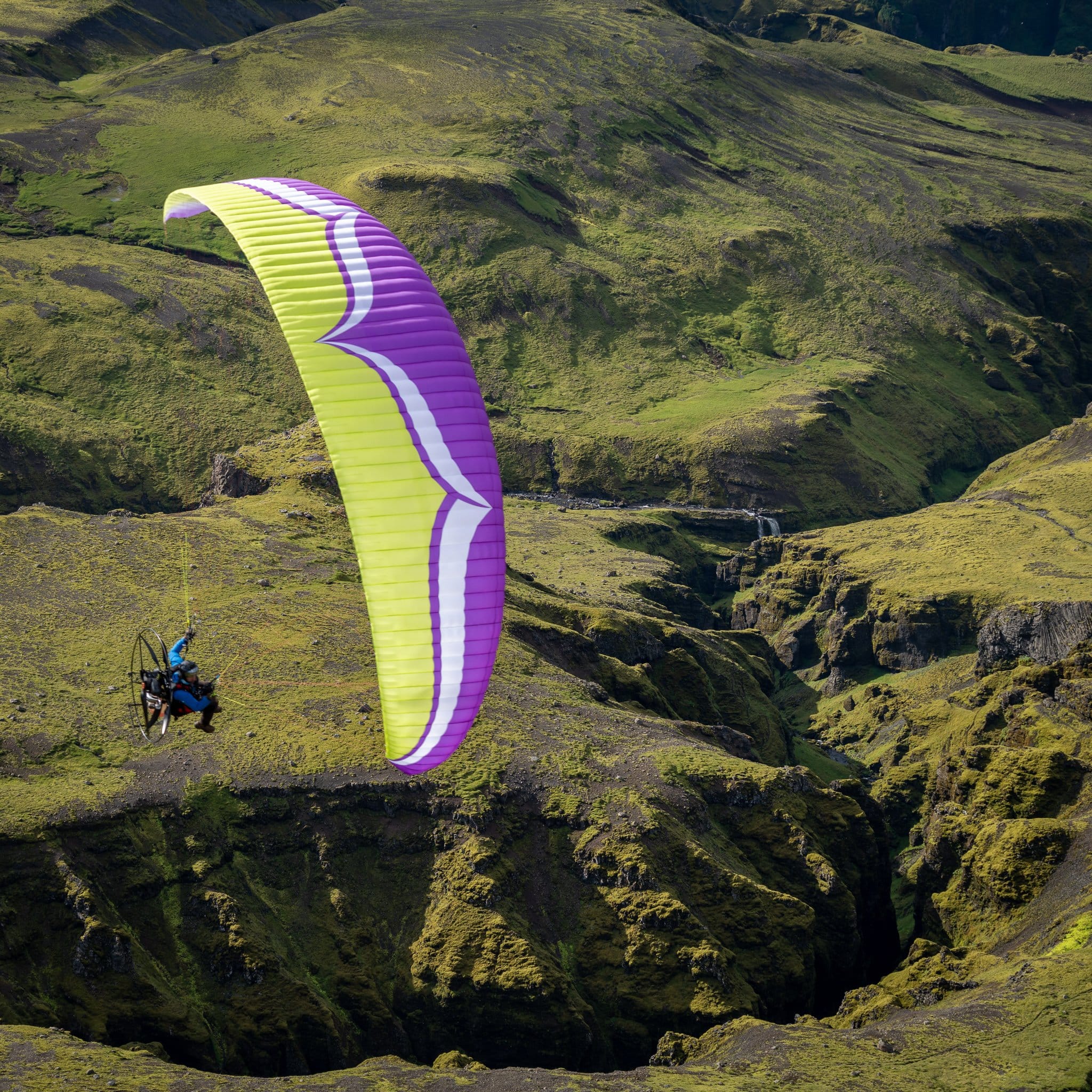paramotoropleiding boven een mooi landschap
