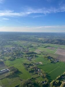 uitzicht tijdens paragliden met motor