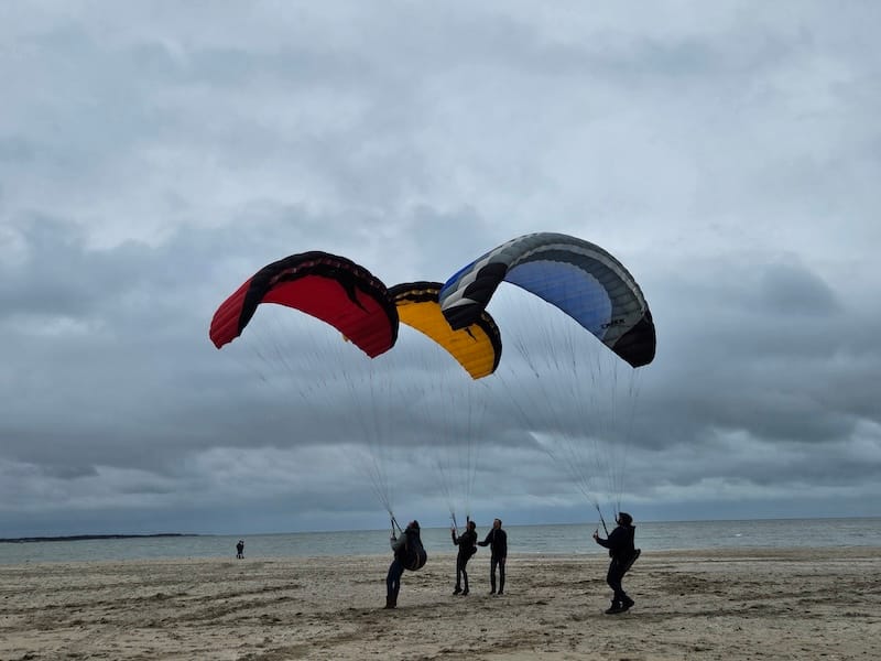 Een oefendag tijdens onze paramotor opleiding.